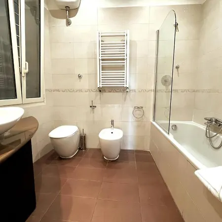 Spacious And Bright Apartment *