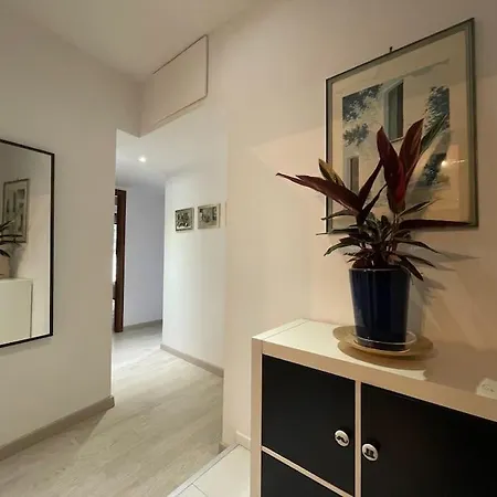 아파트 Spacious And Bright