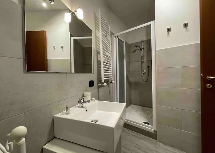 Spacious And Bright Rom