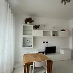 Spacious And Bright Rom