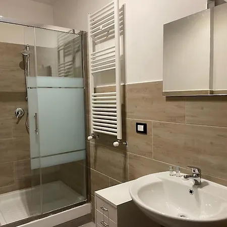 Spacious And Bright Apartment *